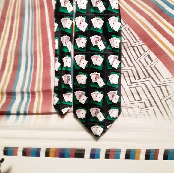 Tango Men's Silk Tie with Playing Cards of Texas Hold-Em Poker Hands - Picture 6 of 15